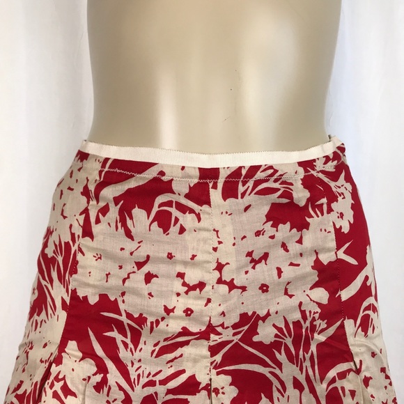 🚫SOLD🚫 NWOT Red Taupe Flower Pleated Flowy Knee - Picture 2 of 9